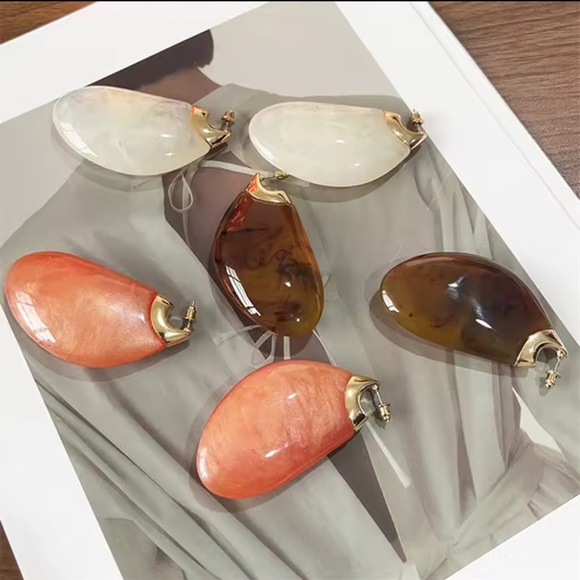 Modern Resin Drop Earrings – Tortoise Shell & Gold Accent - Picture 3 of 13
